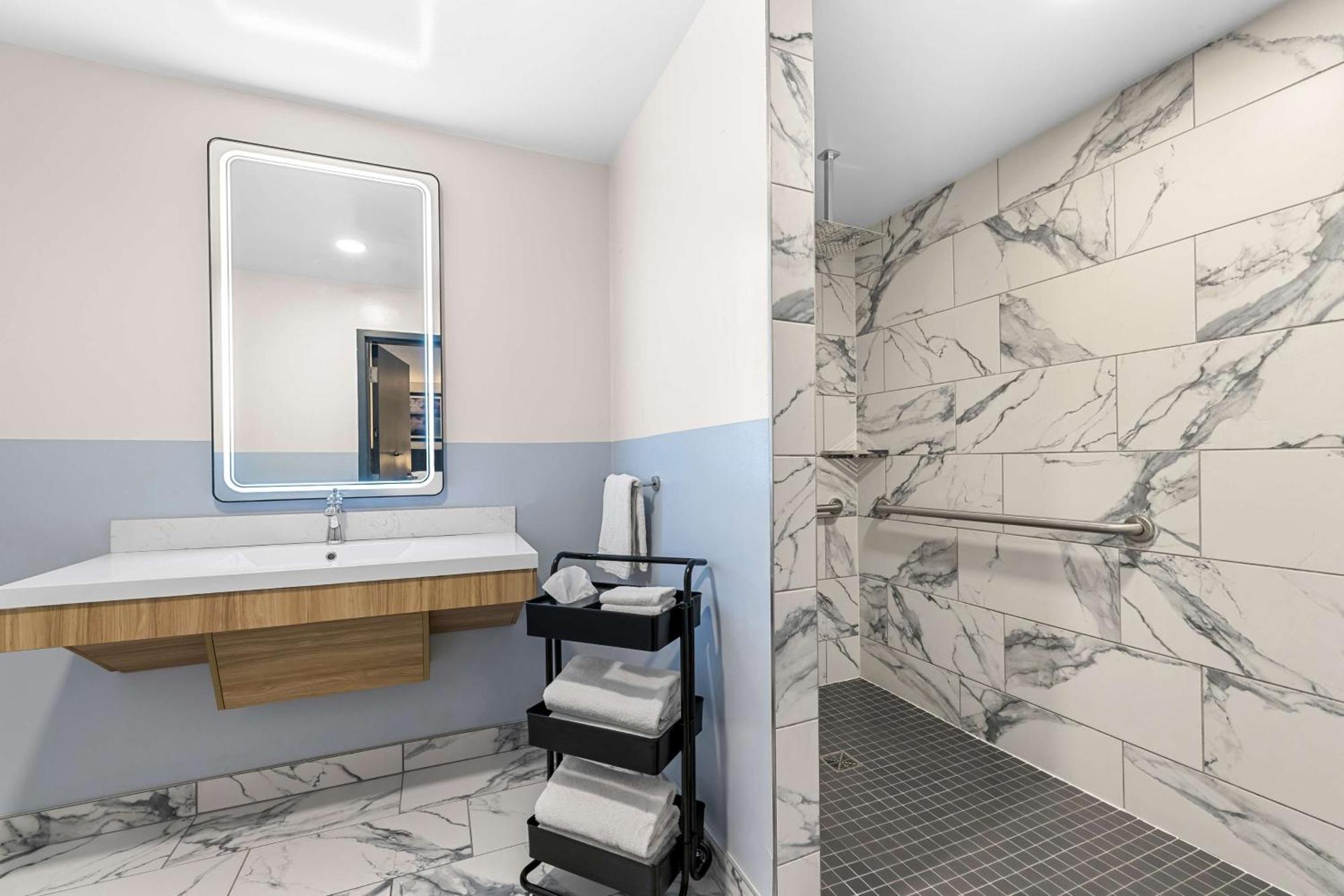 Best Western Buffalo Inn & Suites ภายนอก รูปภาพ