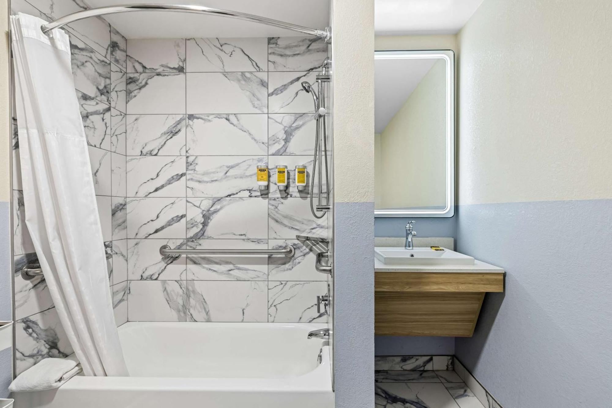 Best Western Buffalo Inn & Suites ภายนอก รูปภาพ